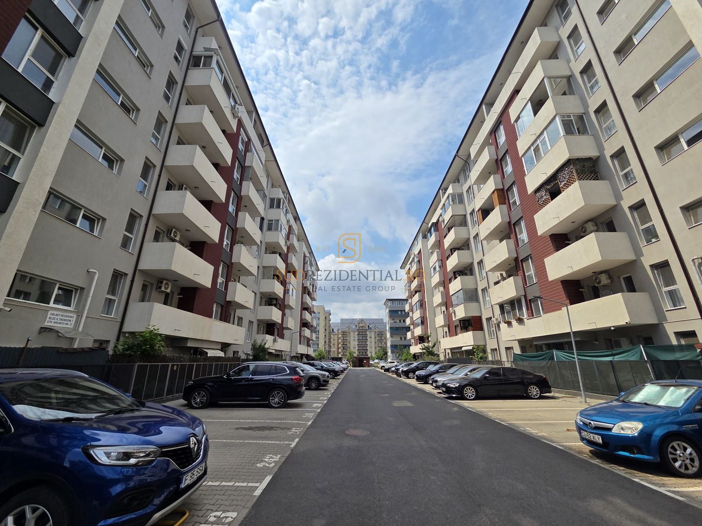 Apartament 3 camere cu curte proprie, aproape de metrou Berceni - Poză 1