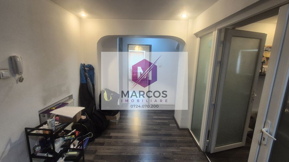 Vand apartament 2 camere Centru - Poză 2