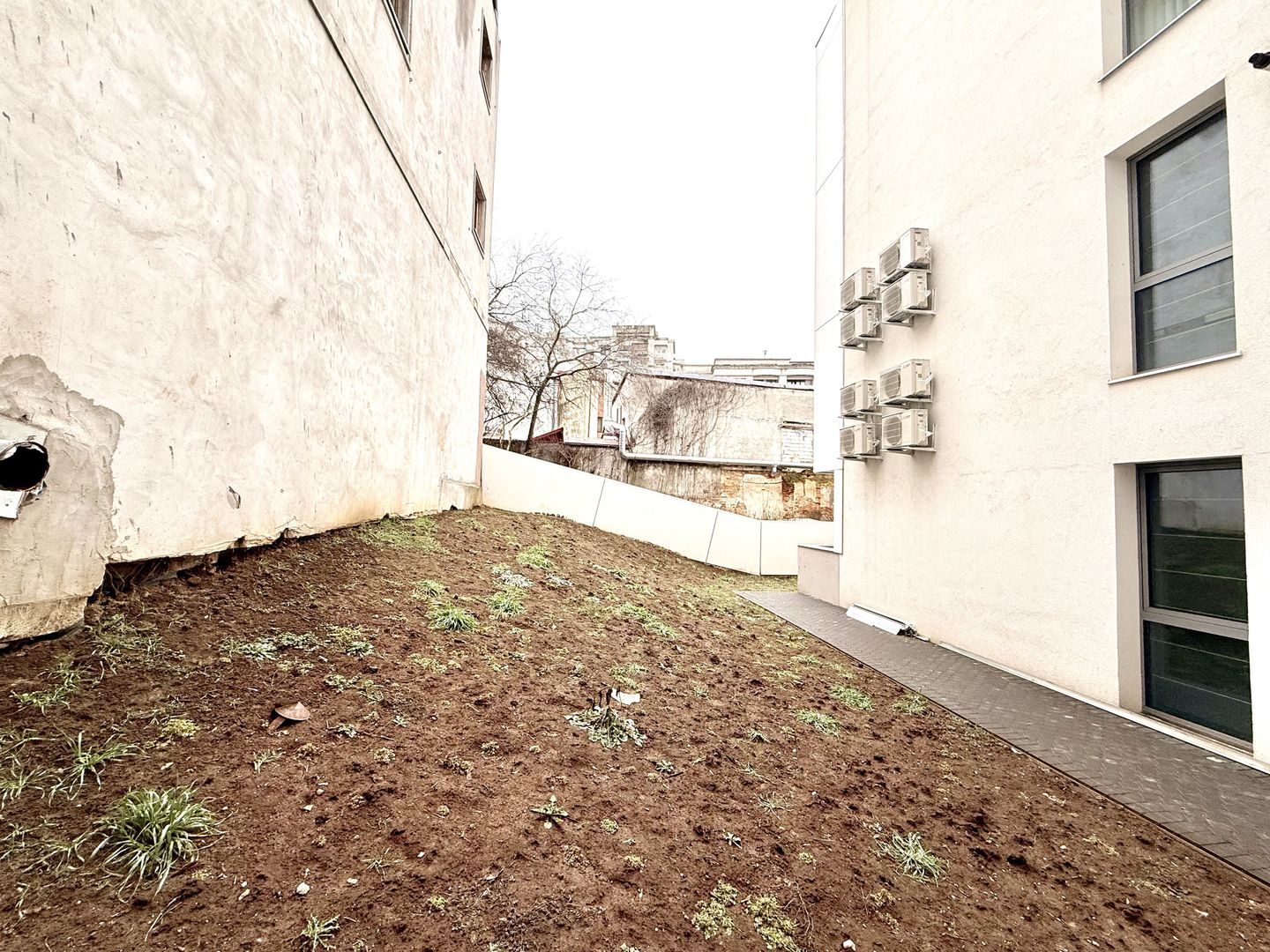 Tribunal Bulevardul Unirii 2 camere 147 mp 60 utili terasa 6 mp curte 81 mp 2025 - Poză 10