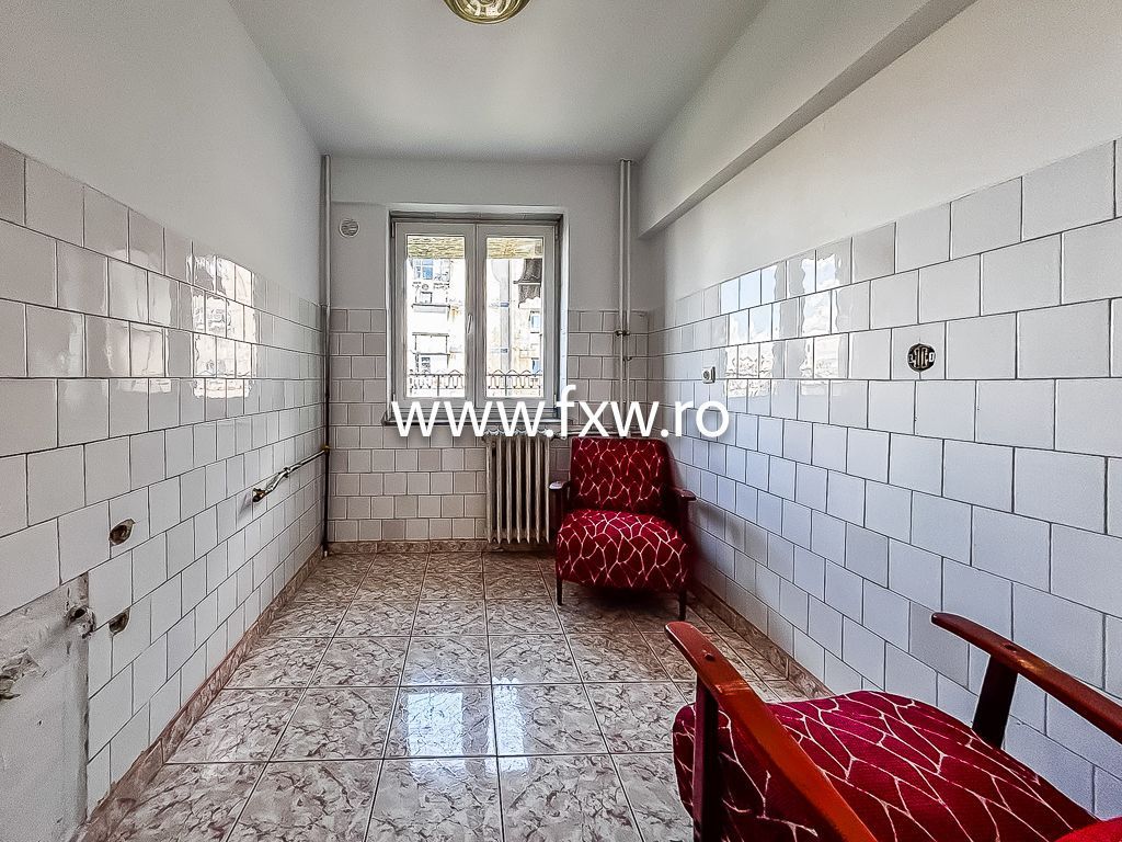 Apartament cu 3 camere, cu balcon la fiecare cameră,  zonă excelentă - Poză 4