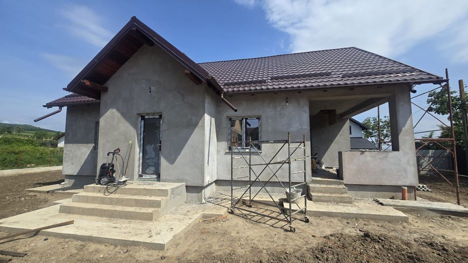 Casă Nouă Modernă de Vânzare –Sărata, Bacău,Confort, Spațiu și Liniste - Poză 1