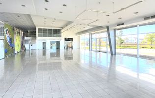 Showroom cu hală de depozitare - 6230 mp #Plus-imo.ro