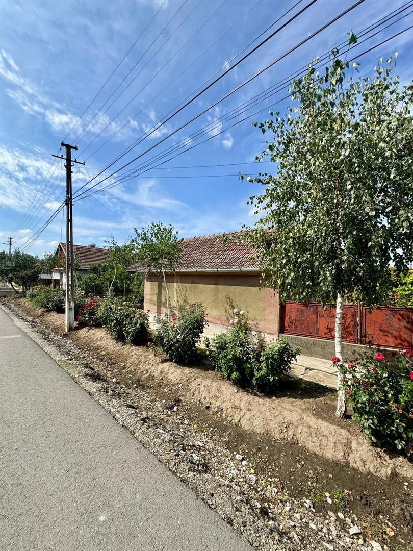 Casa cu 4 camere si livada la 25 km de Oradea - Poză 2