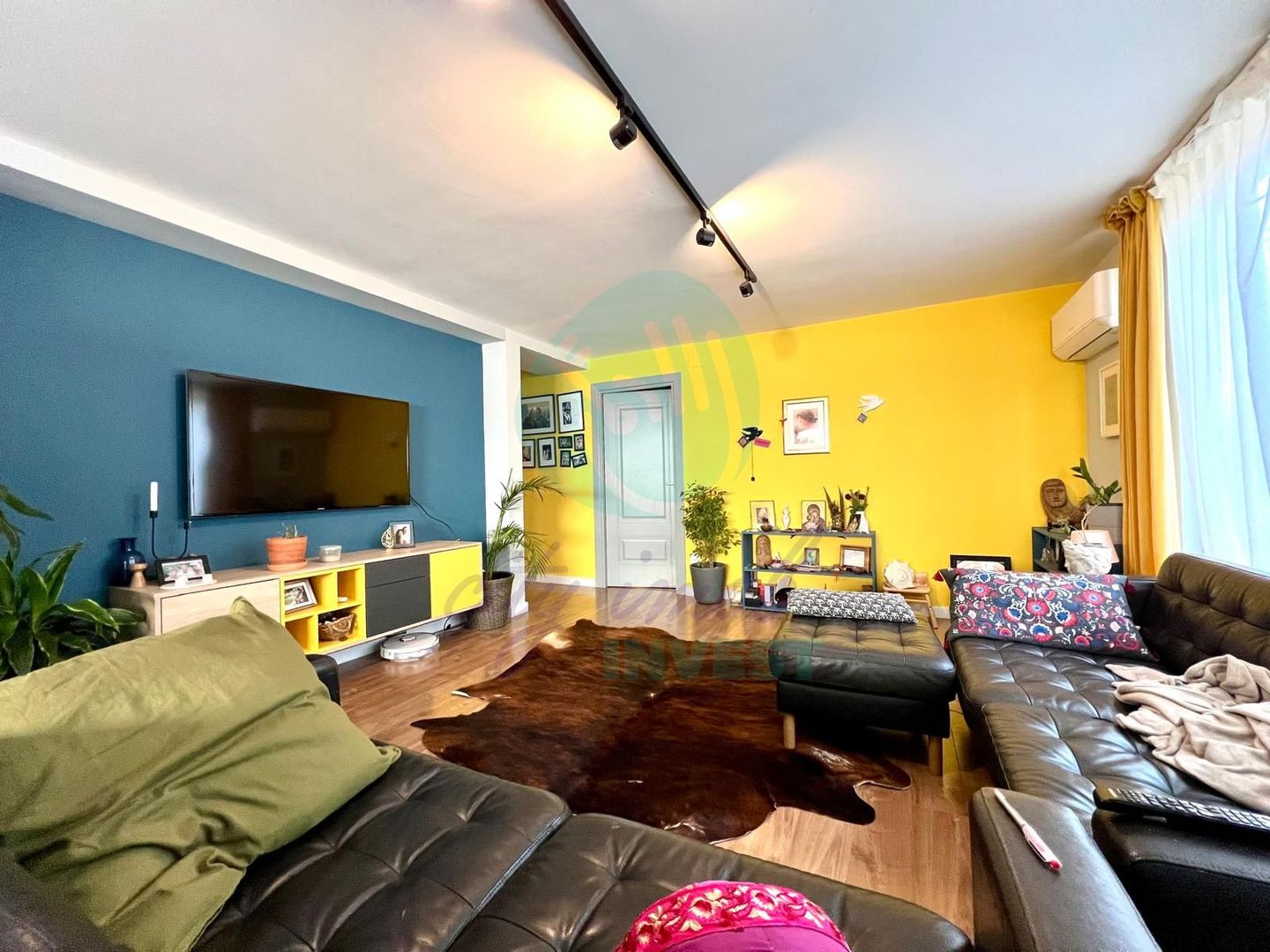 Proprietate UNICĂ– Apartament cu 4 Camere si Curte Proprie 210 mp - Poză 2