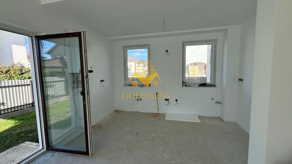 Casa 4 Camere Semifinisata, 2 Garaje, Curte 450mp, Terase 93mp, Dezmir - Poză 4
