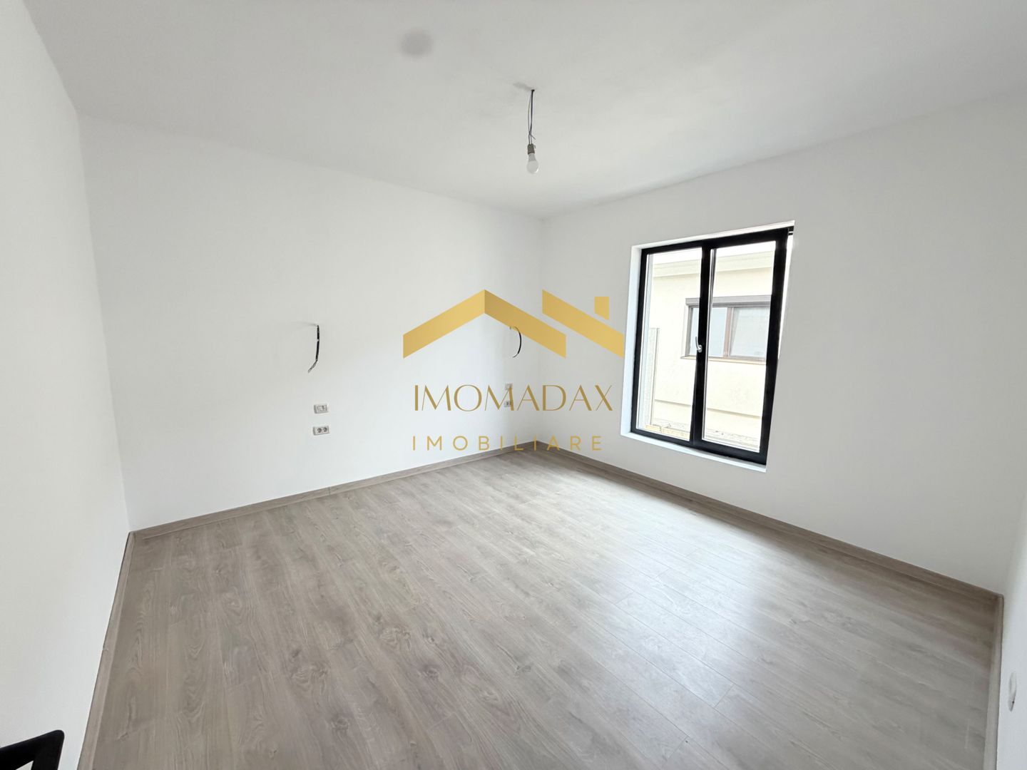 Sanmihaiu Roman-3 Camere-Toate Utilitățile - Poză 6