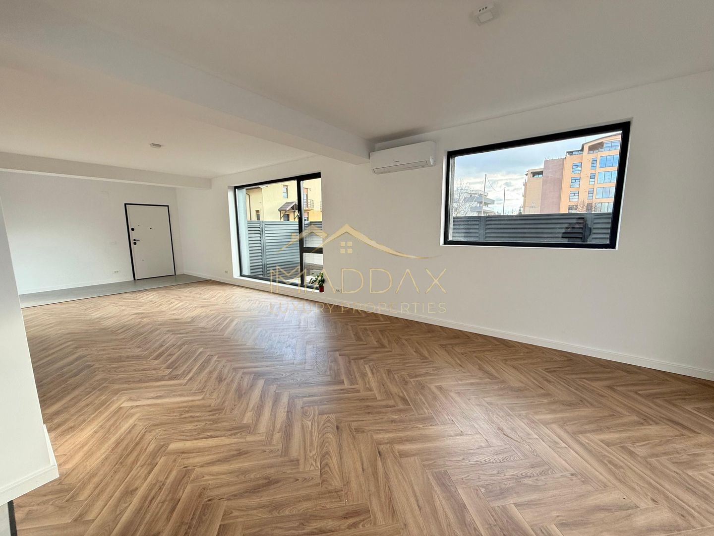 Vilă **6 camere  **451mp // Zona Iancu Nicolae - Poză 2