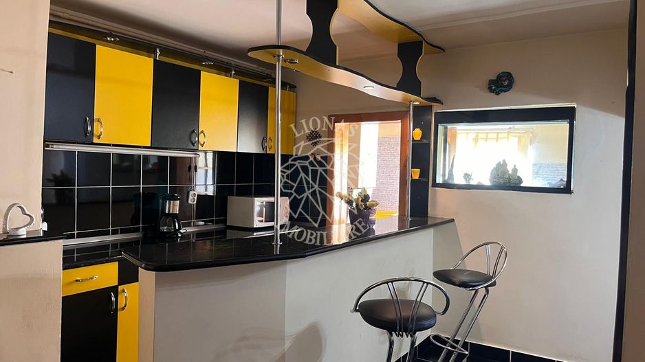 Apartament 4 camere 132 mp-balcon-ideal locuire-Calea Moldovei - Poză 1