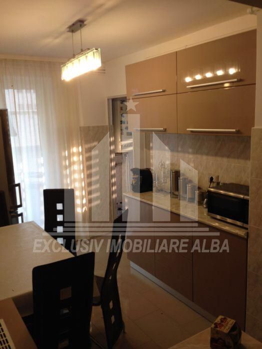 Apartament cu 3 camere decomandate, Centru - Poză 6