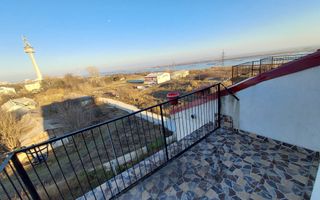 Mansarda  situata in Micro 21, cu balcon si vedere la Dunare - Poză 1