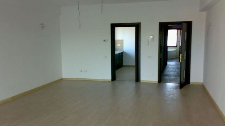 De vanzare apartament 3 camere| Voluntari |spatios cu vedere la padure - Poză 5