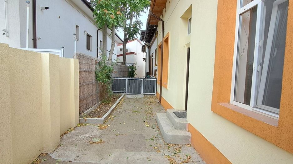 Tineretului, 350 metri metrou, casa 2 camere + curte, mutare imediat - Poză 2