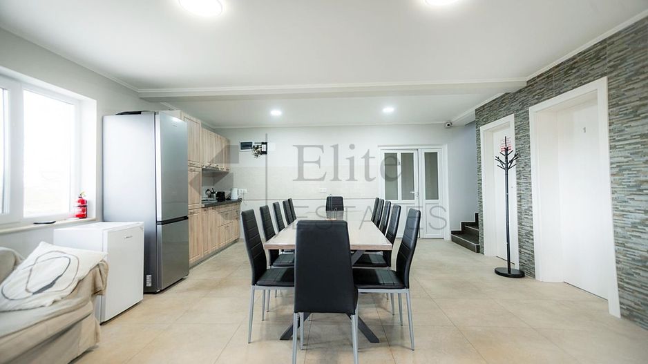 Casa / Pensiune de inchiriat in Baile 1 Mai din Bior - Poză 2