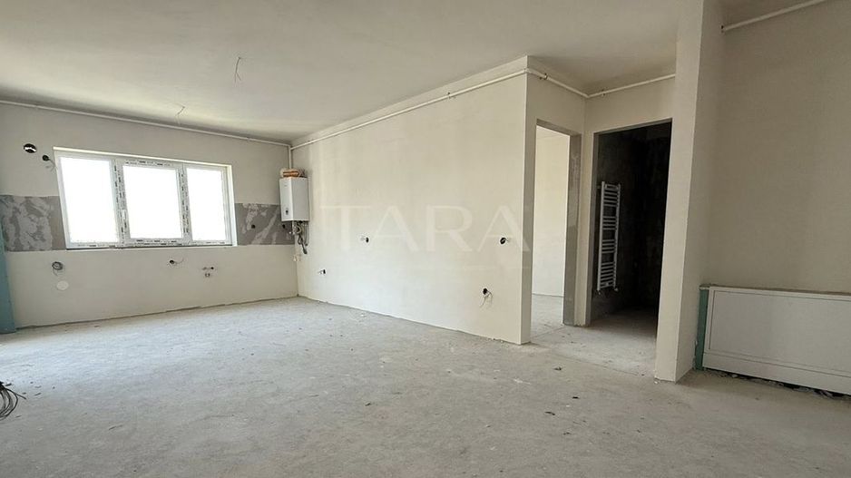 Apartament cu 3 camere semi-finisat în zona Eroilor, Florești. - Poză 1
