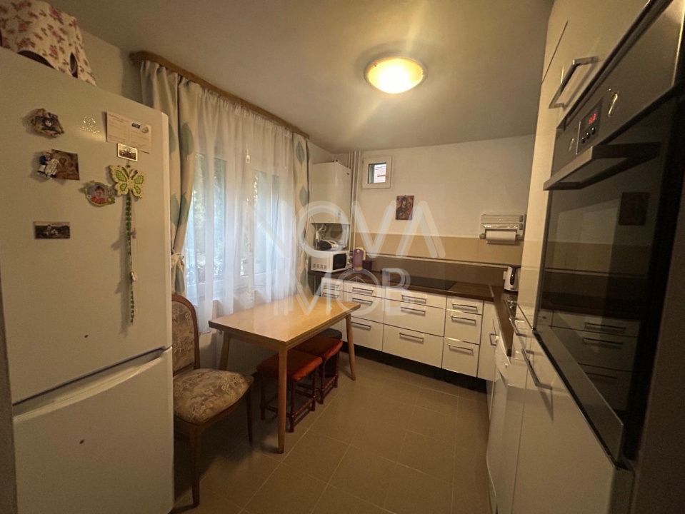 Casa de vanzare 200 mp cu spatiu comercial la parter, strada Lunga - Poză 5