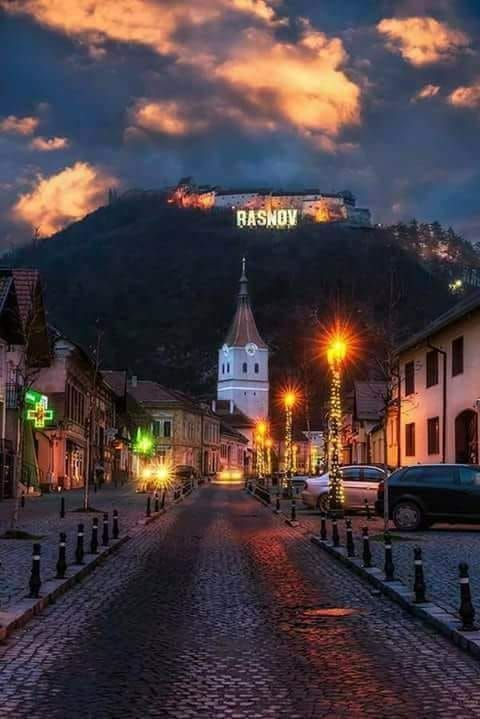 Teren intravilan imprejmuit pe o suprafata de 23.200mp, Rasnov, Brasov - Poză 1
