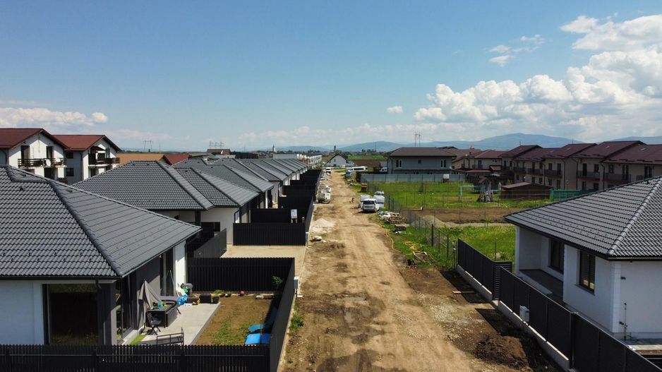 Casa pe parter cu 4 camere de vânzare - Sânpetru - Poză 8