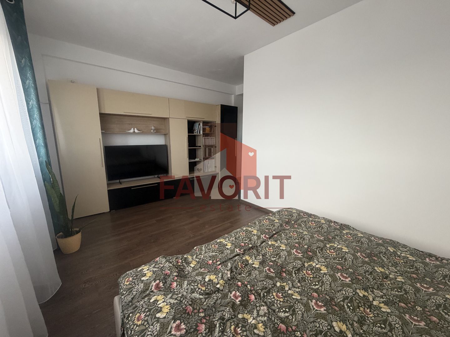 Decomandat. Loc de parcare acoperit cu CF separat. Mobilat si utilat - Poză 3