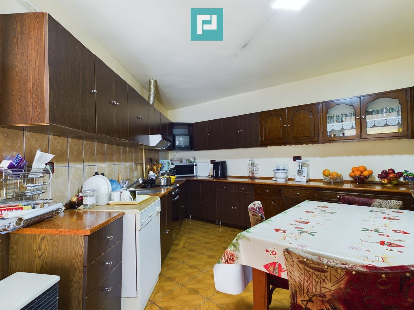 Casă solidă și impunătoare în Grădiște - Poză 6