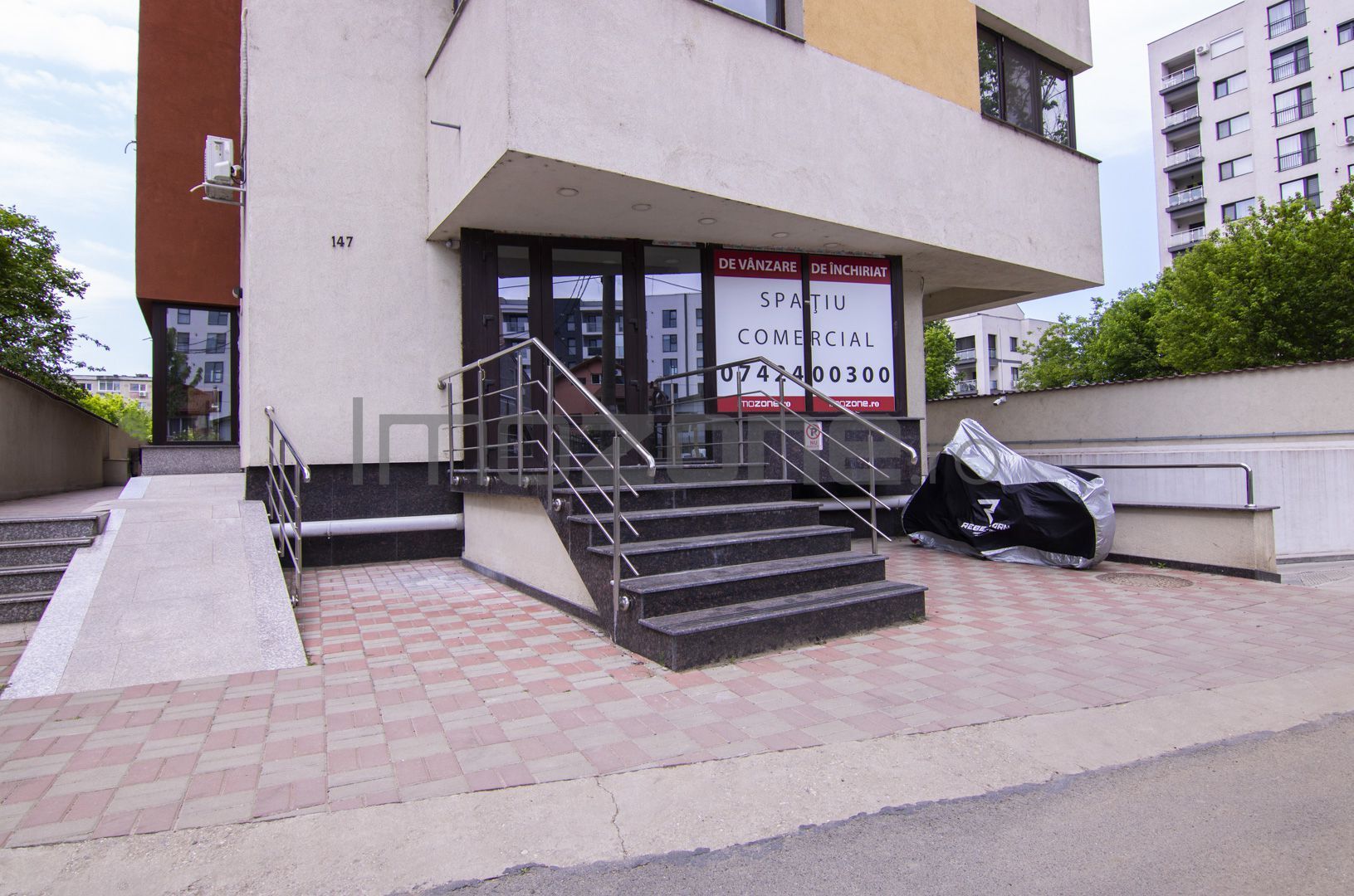 UVERTURII 147 SPATIU COMERCIAL STRADAL 50mp la parterul unui bloc nou - Poză 3