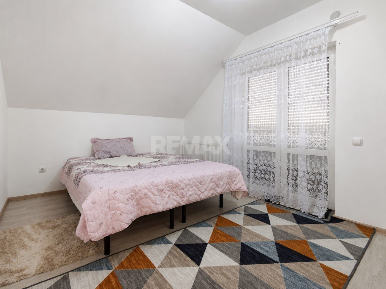 Casă generoasă cu 2 Nivele și confort modern – 10 Ari, Băcioi (sat Frumușica) - Poză 15