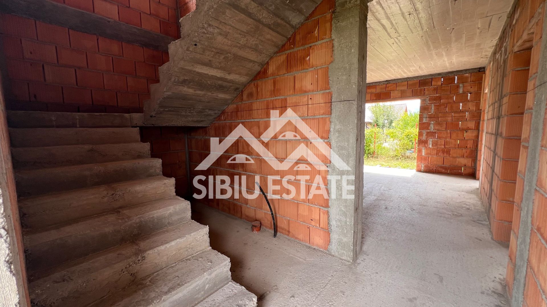 Casa noua curte mare Sibiu, Cristian - Poză 7