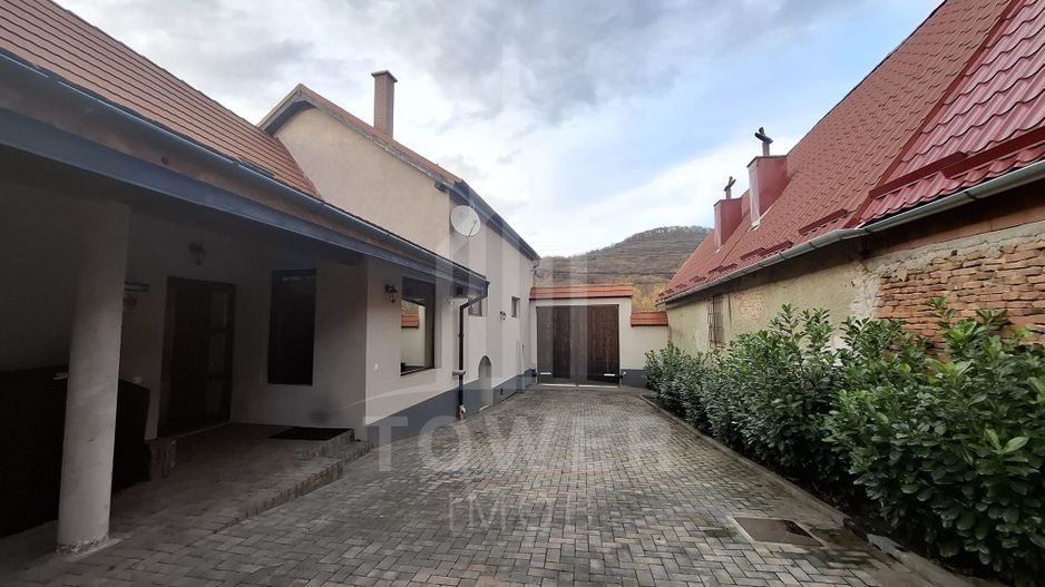 Casă complet renovată de vânzare în Amnaș – la doar 25 km de Sibiu! - Poză 2