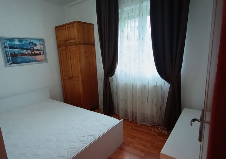 De vanzare apartament 3 camere zona Gorjului/Lujerului - Poză 2
