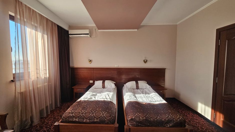 Pensiune cu lift și restaurant – zonă premium Delfinariu/Constanța - Poză 3