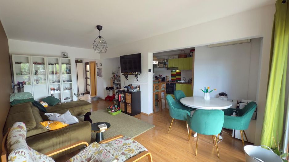 Pozitie excelenta - situata la margine. 3 dormitoare. Curte mare. - Poză 1