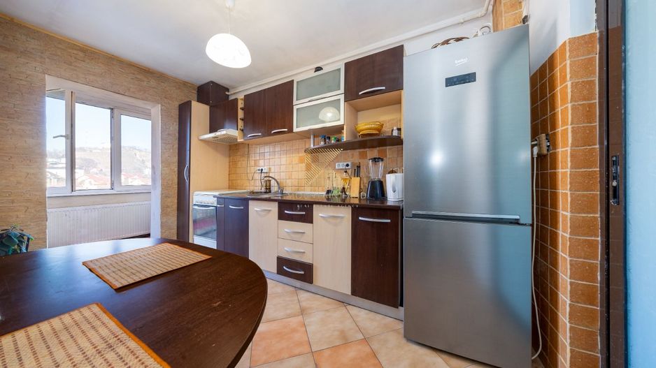 Apartament 3 camere, vedere superbă, Răcădău, str. Carpenului - Poză 3