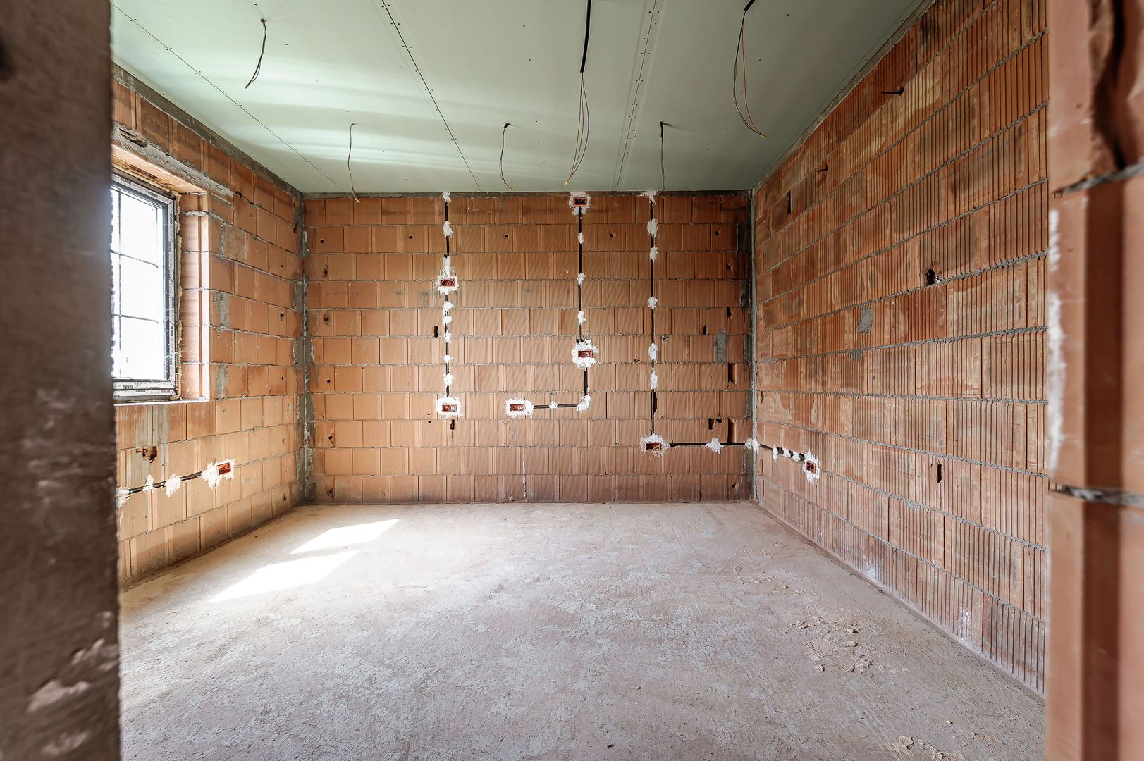 Construcție nouă, parțial finalizată, cu proiect aprobat în Aradul Nou - Poză 11