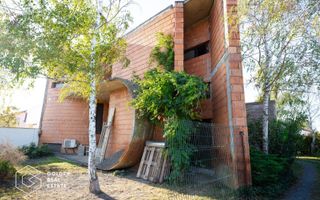 1/2 Duplex avangardist, la rosu, in Mosnita Noua - Poză 4