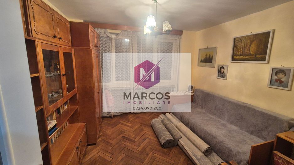 Vand apartament 3 camere Centru - Poză 7