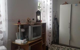 Corp de casa Blumana, zona str Lunga,curte,pod,beci. - Poză 9