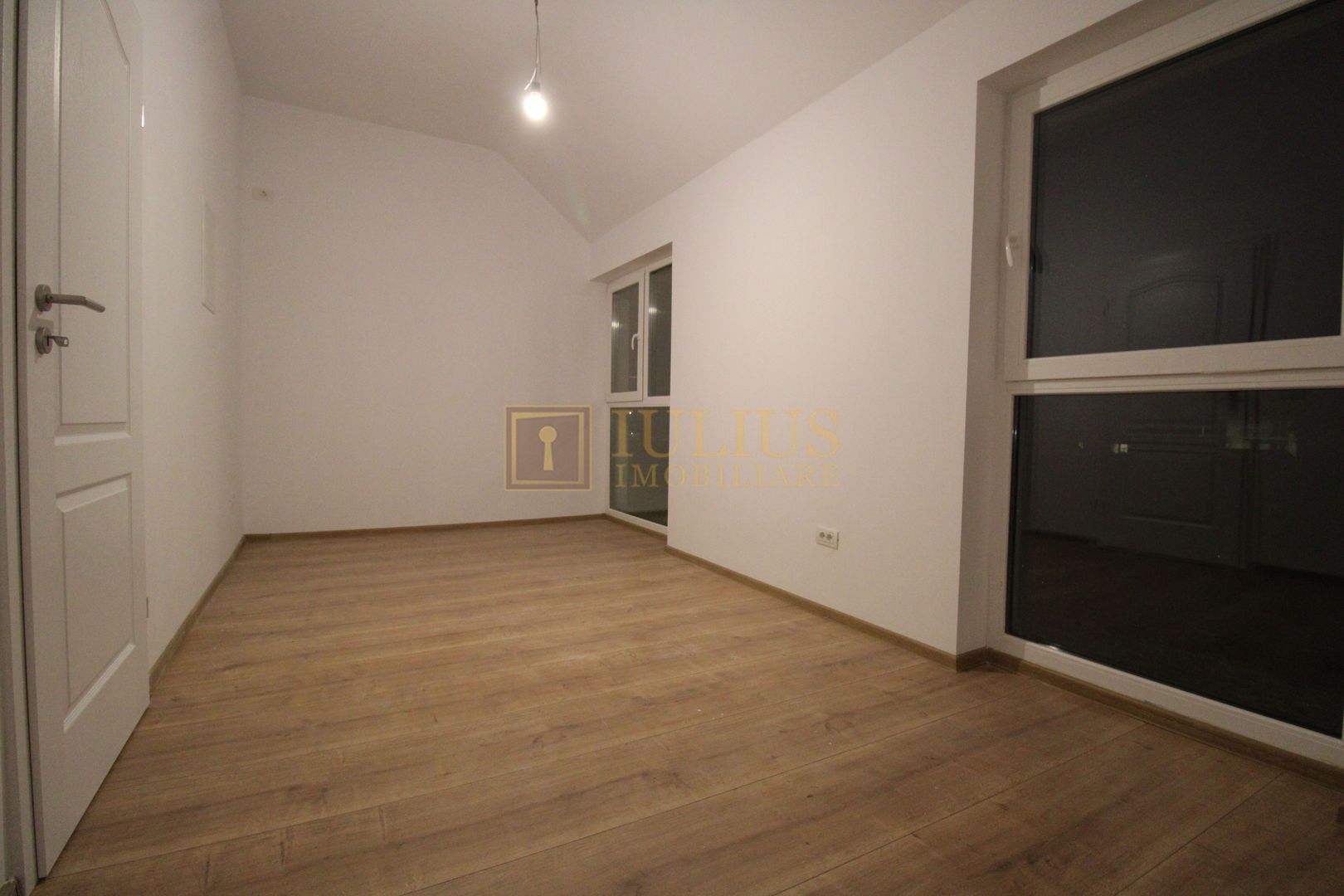 1/2 duplex spatios , spatiu verde generos, locuri de parcare-Mosnita - Poză 13