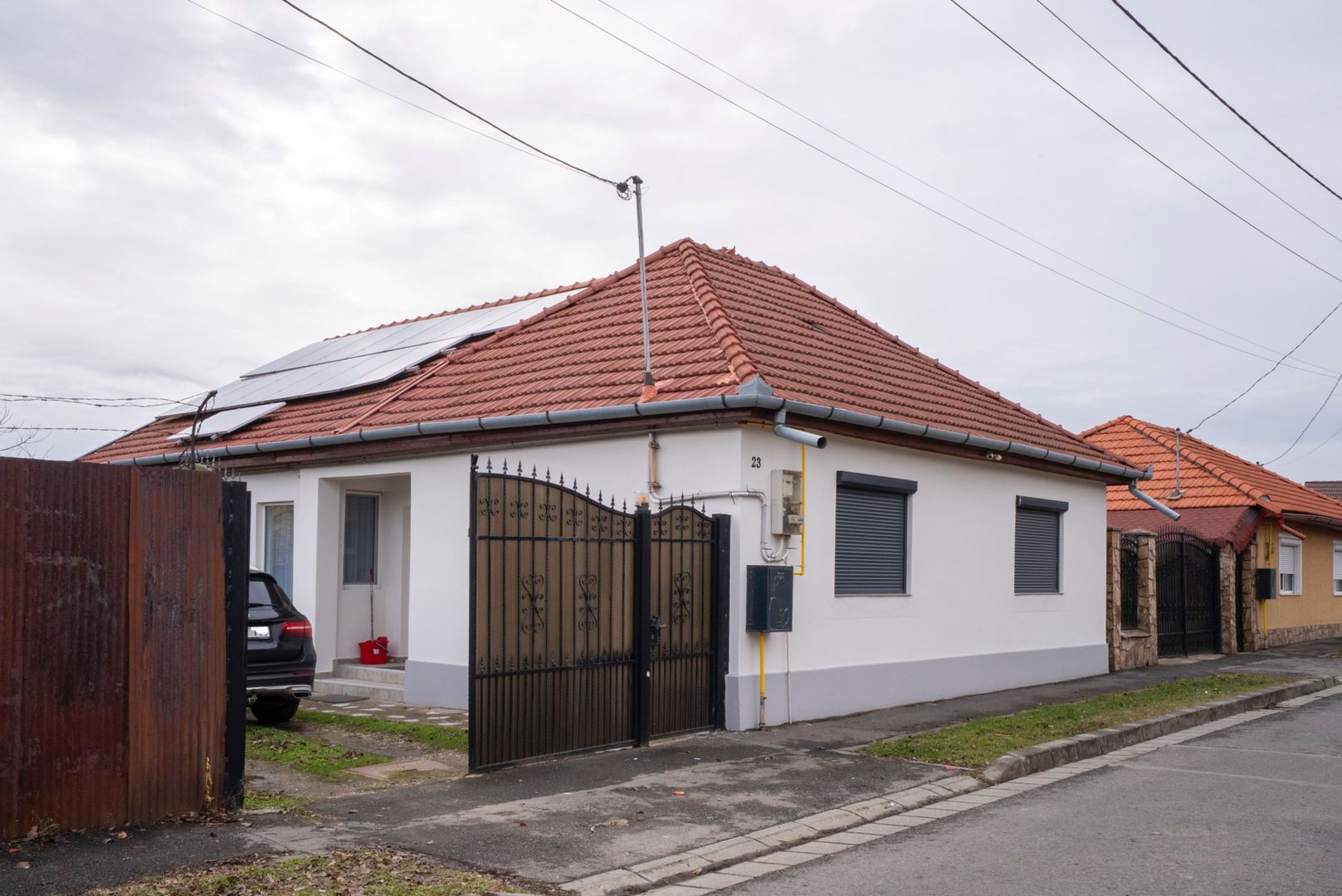 Casa Oradea 4 camere 1100 mp teren panouri si baterie de stocare - Poză 2
