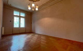 Apartament 2 camere etaj 1 cu boxa zona centrala - Poză 1