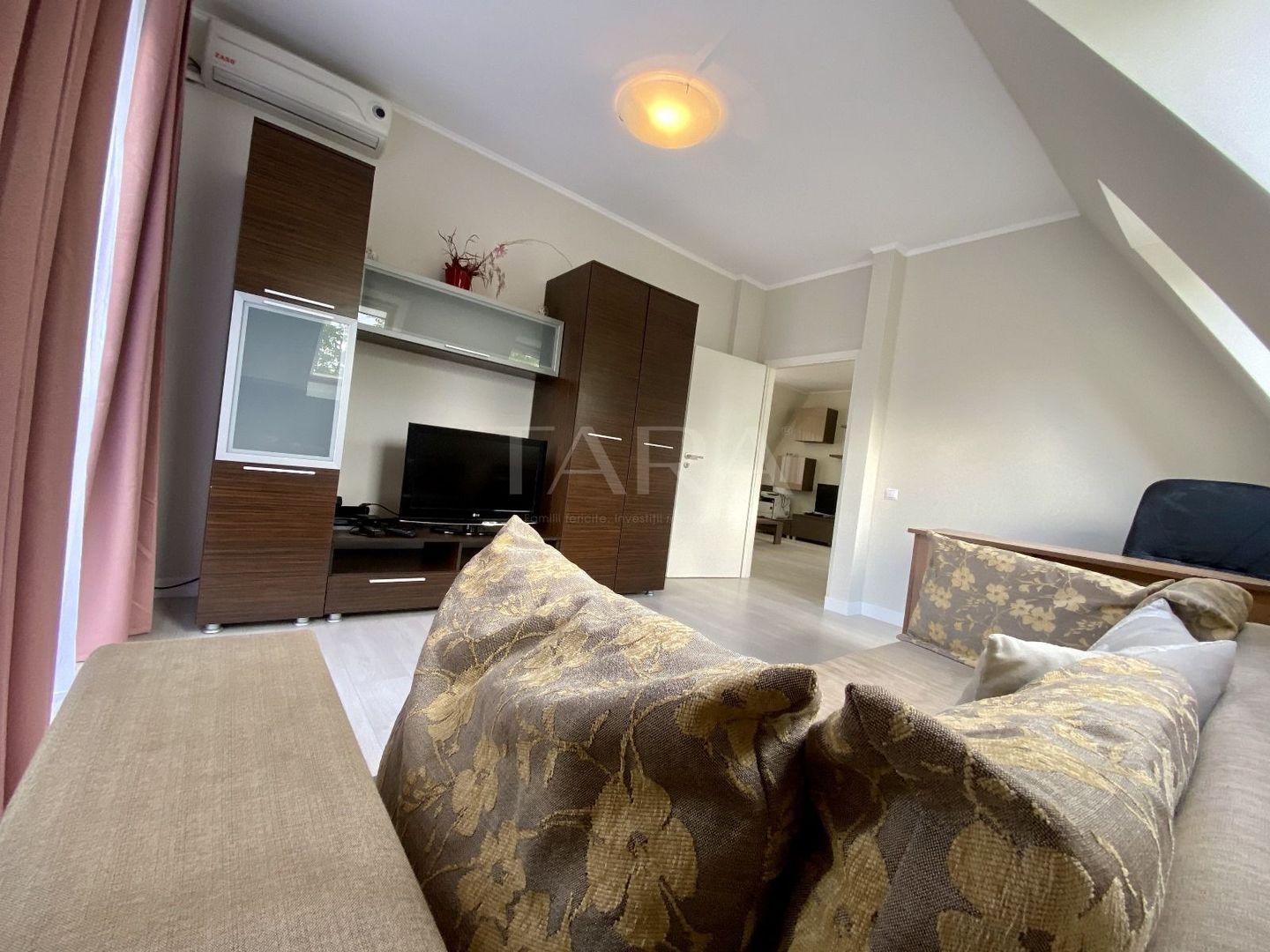 Oportunitate excelentă! Apartament in vilă, 5 camere. - Poză 19