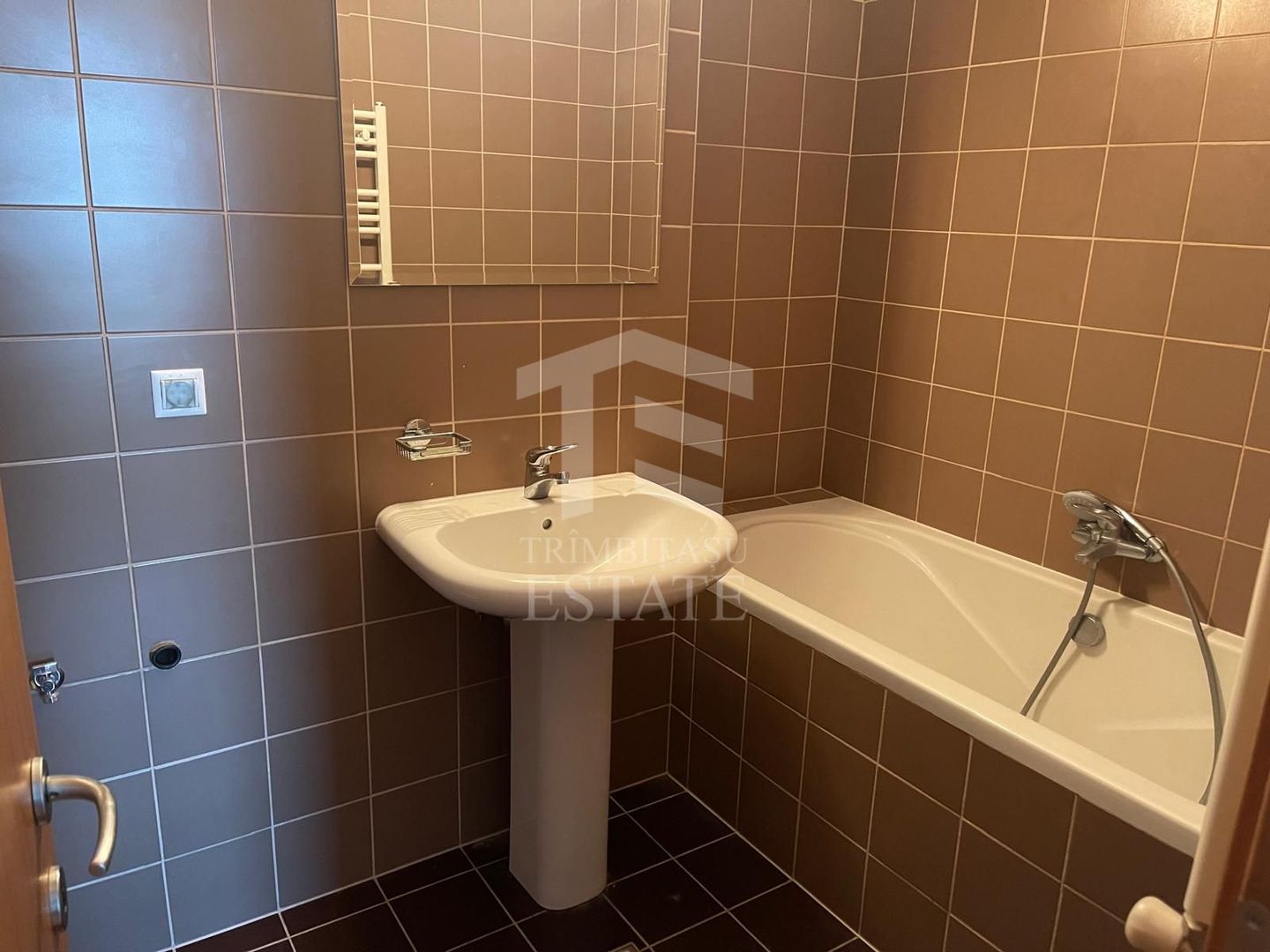 Asmita Gardens 3 Camere 100 mp Metrou 8 m Etaj 2 - Poză 11