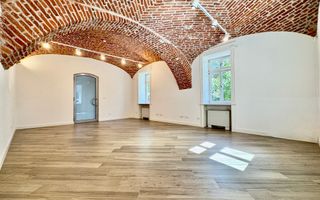 Spatiu birou in cladire istorica restaurata - Poză 10