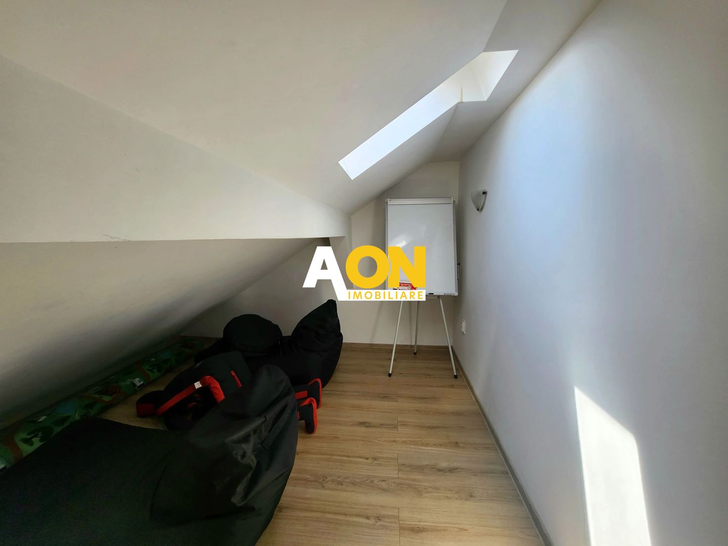 Apartament cu 2 Camere + Mansardă, Garaj, Bloc Nou, Zona Centru - Poză 11