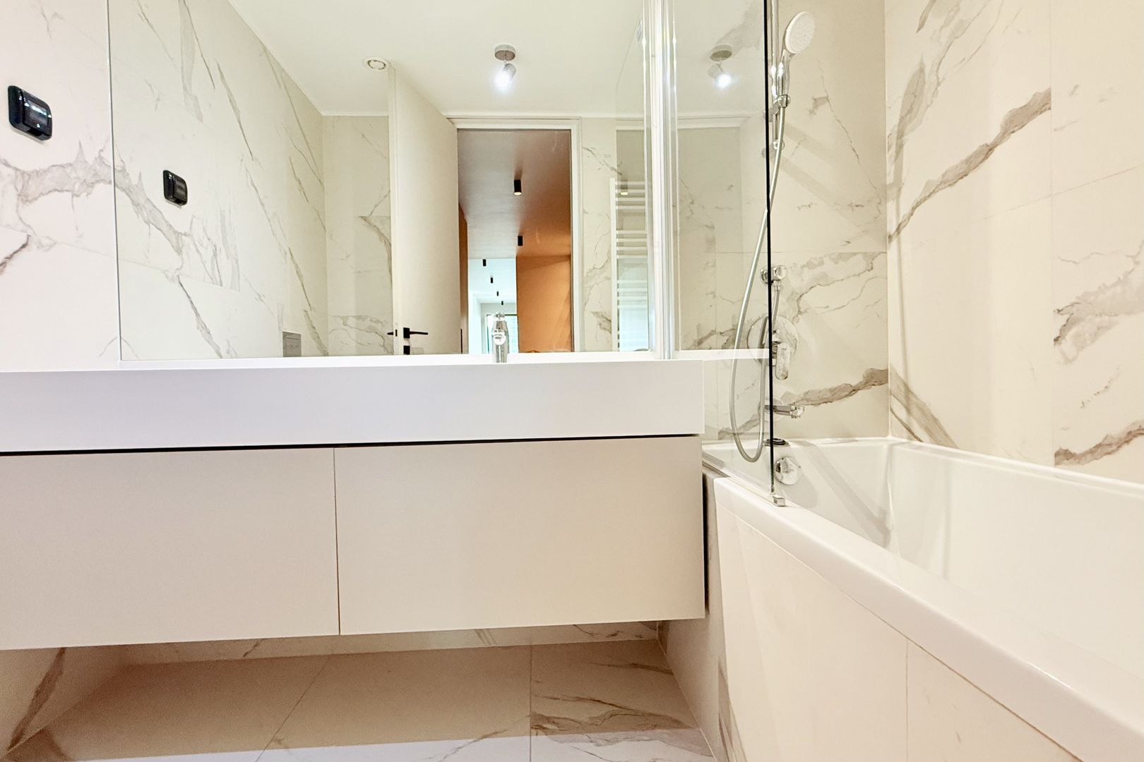 Apartament 3 camere în ONE Herăstrău Towers – eleganță și rafinament - Poză 14