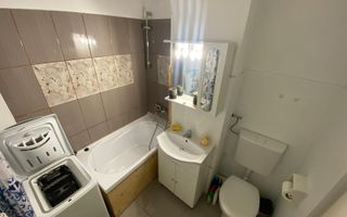 2 dormitoare, centrala proprie, bucatarie inchisa. Piața Libertatii. - Poză 15