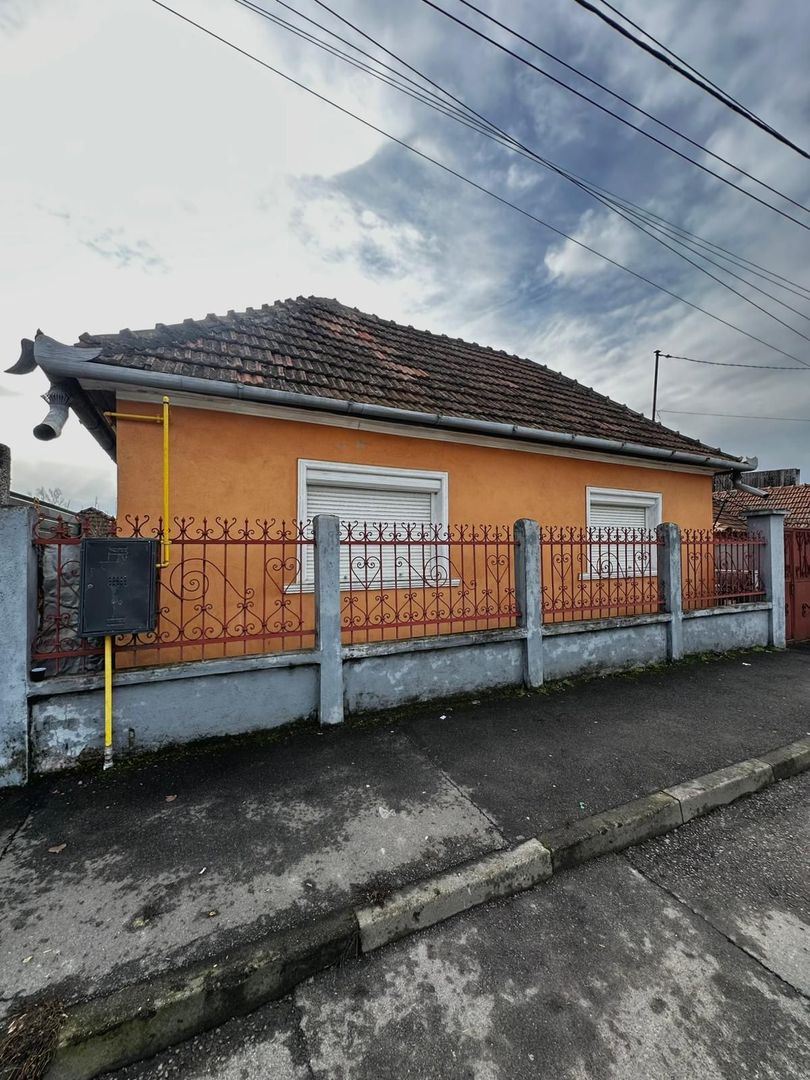 Casa cu teren de 331 mp Velenta - Poză 2