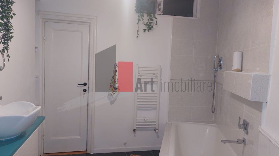 Spatiul "BAIXA" , parter de vila, renovat recent, liber - Poză 13
