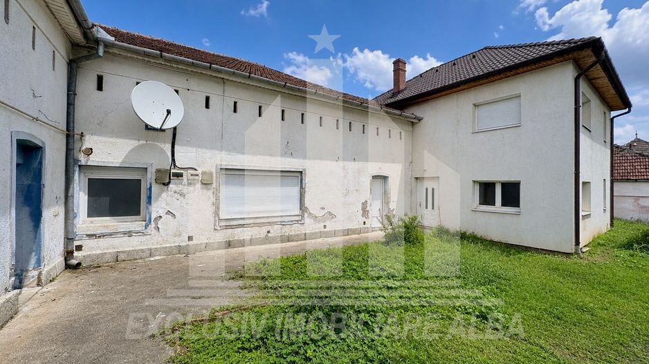 Casa individuala | Spatiu comercial | 306 mp | 415 mp teren | Maieri - Poză 1