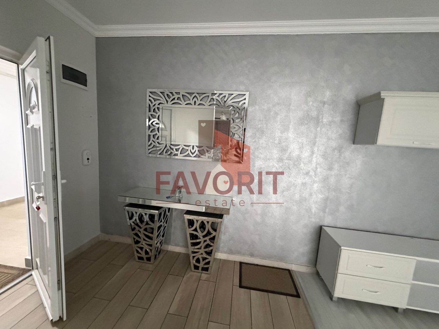 Mobilat si utilat. Disponibil imediat. Loc de parcare - Poză 10