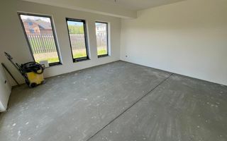 Casa individuala generoasa 5 camere, carport si pivnita curte 500 mp - Poză 9