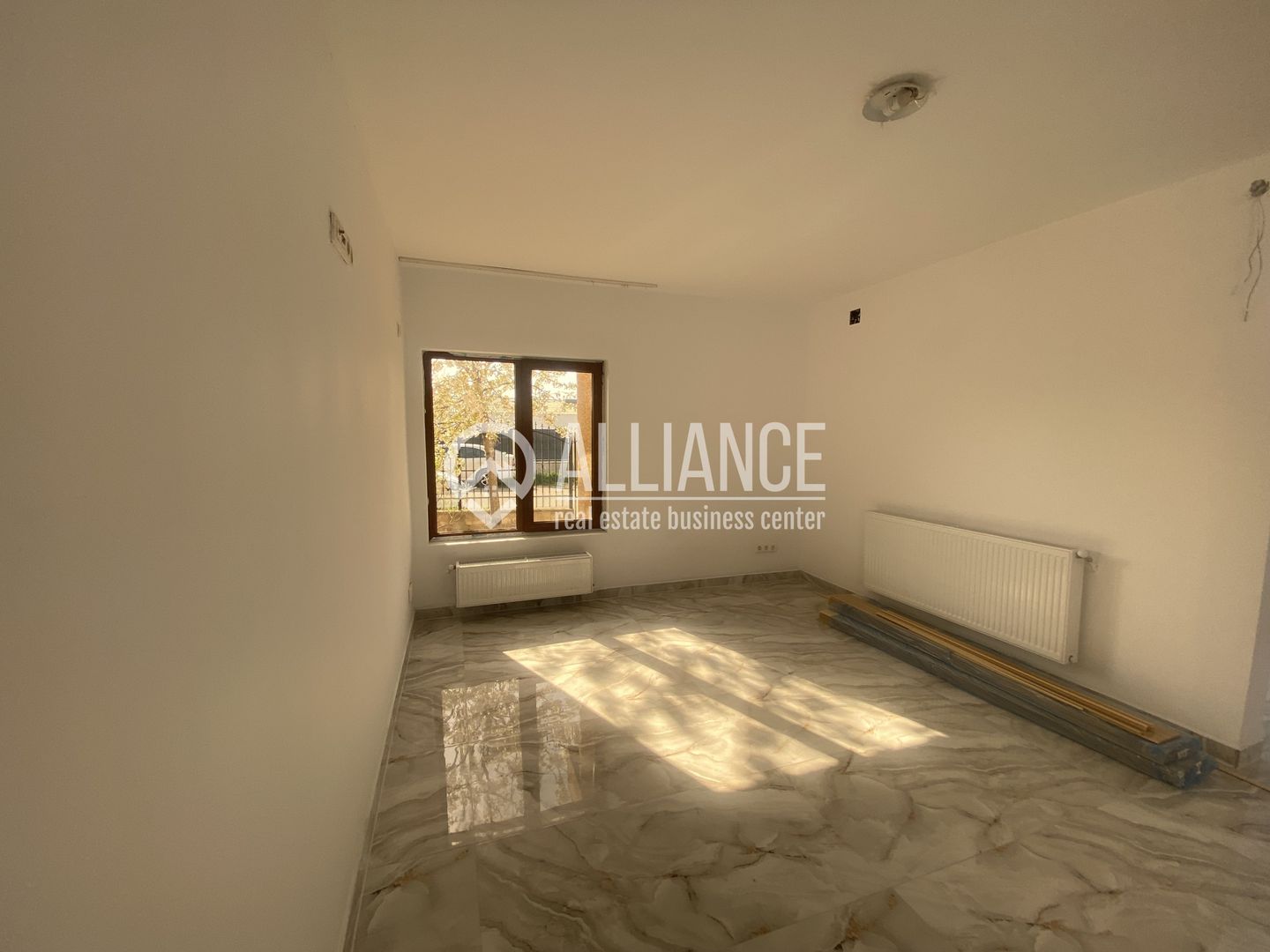 VALU LUI TRAIAN(COD 07) -Casa P+M 5 camere cu teren de 300 mp - Poză 5